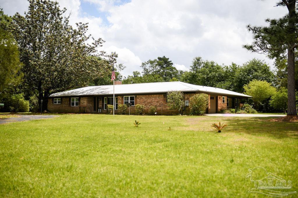 1561 Forest Hill Dr