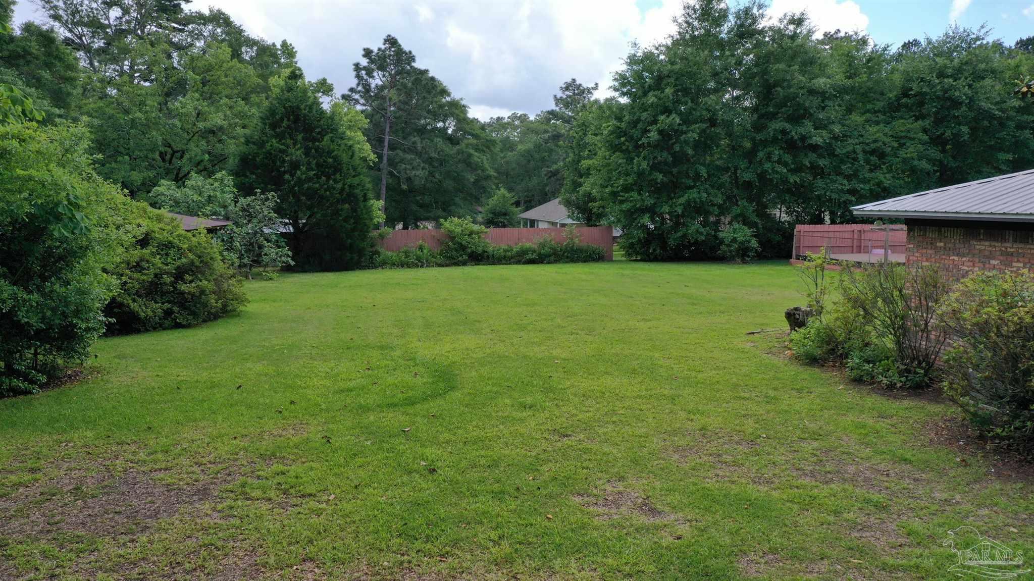 1561 Forest Hill Dr