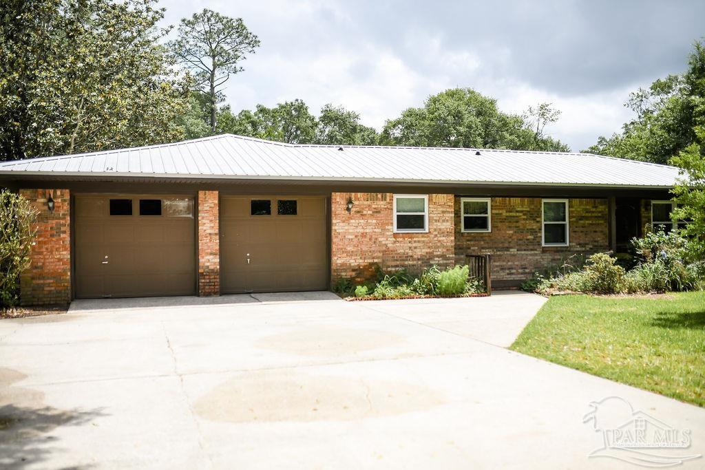 1561 Forest Hill Dr