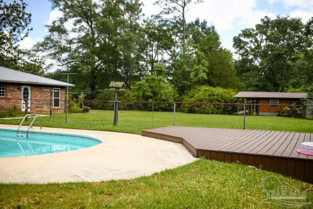 1561 Forest Hill Dr