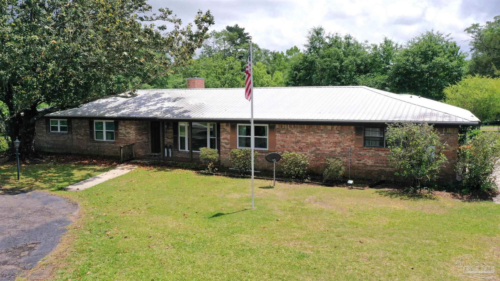 1561 Forest Hill Dr