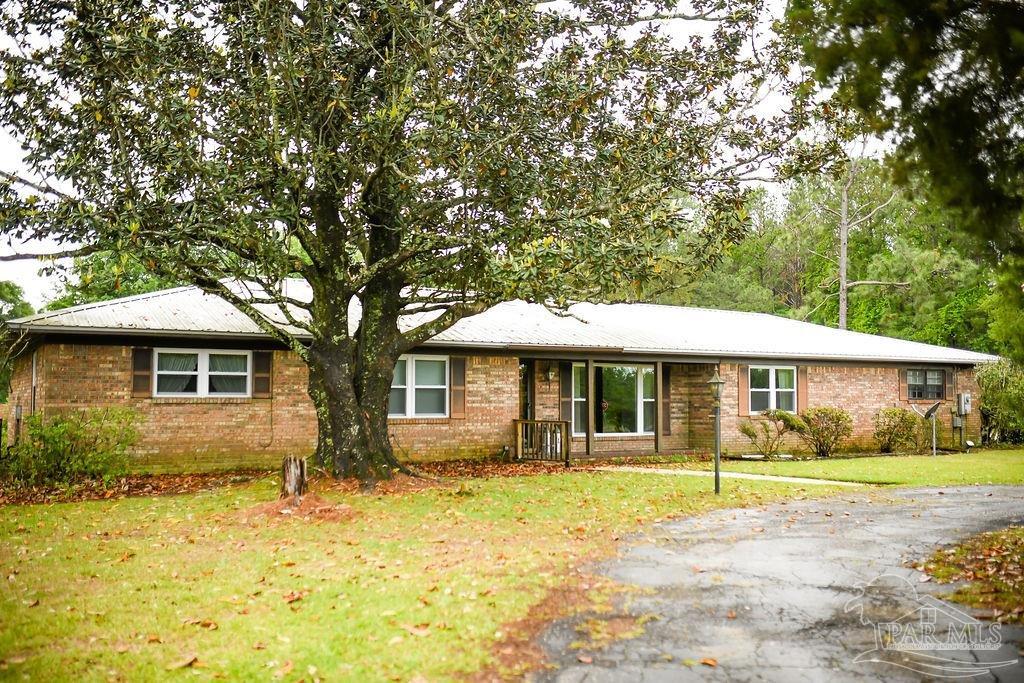 1561 Forest Hill Dr