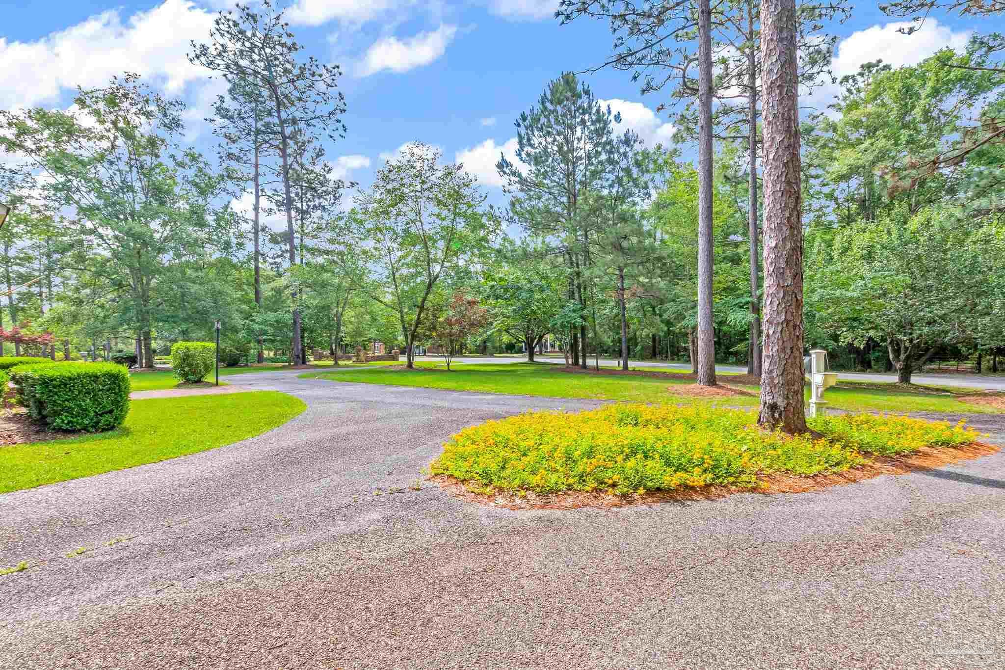 1024 Forest Hills Dr