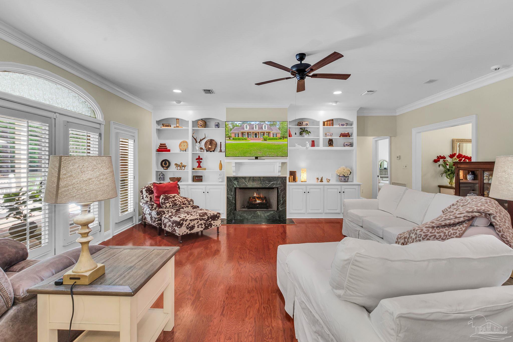 1024 Forest Hills Dr