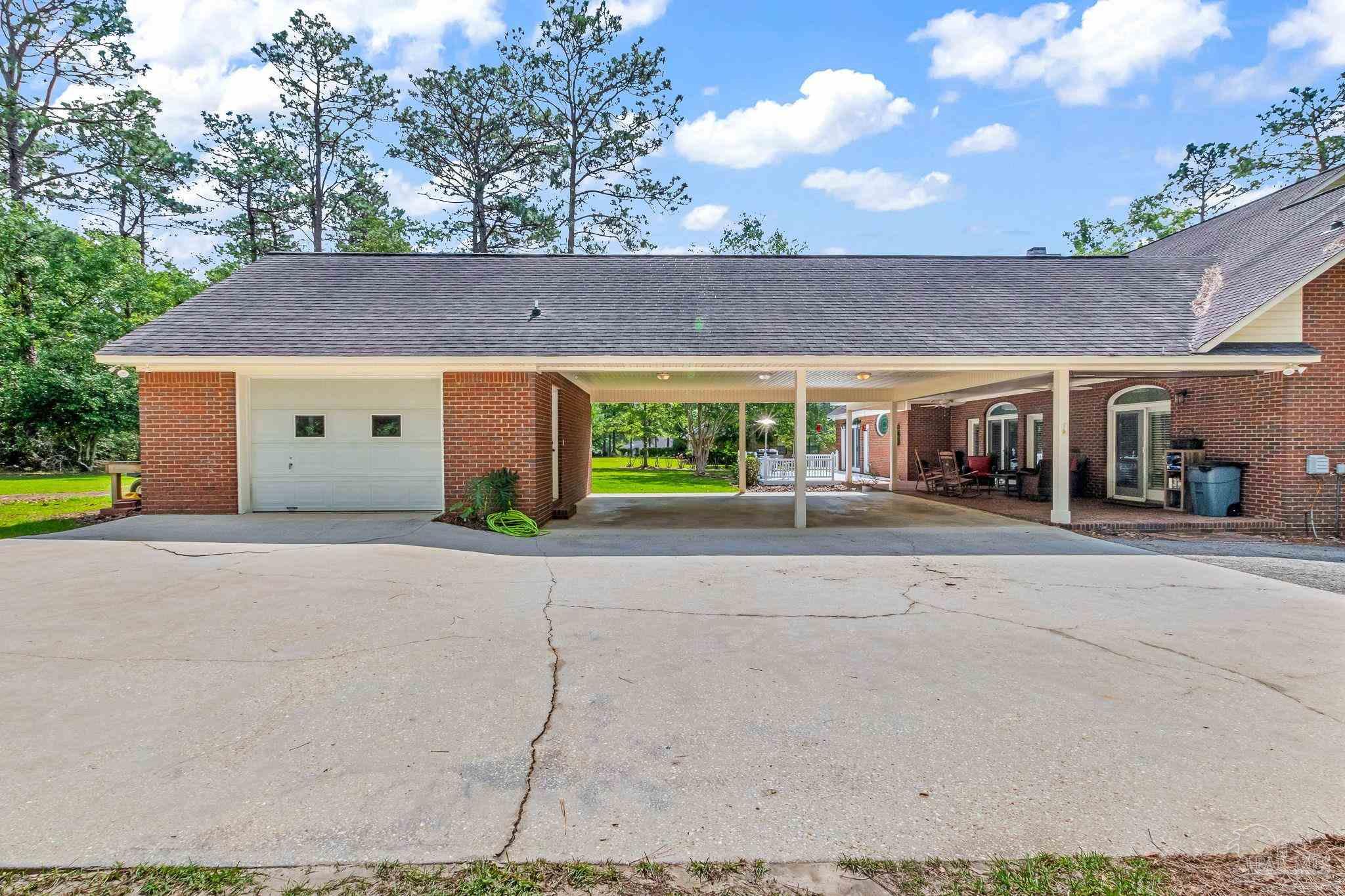 1024 Forest Hills Dr