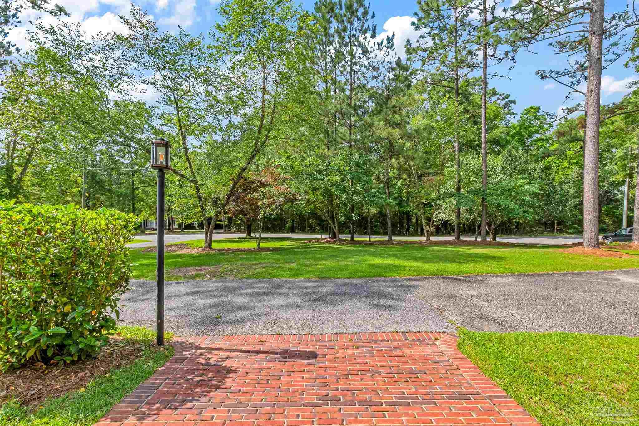 1024 Forest Hills Dr