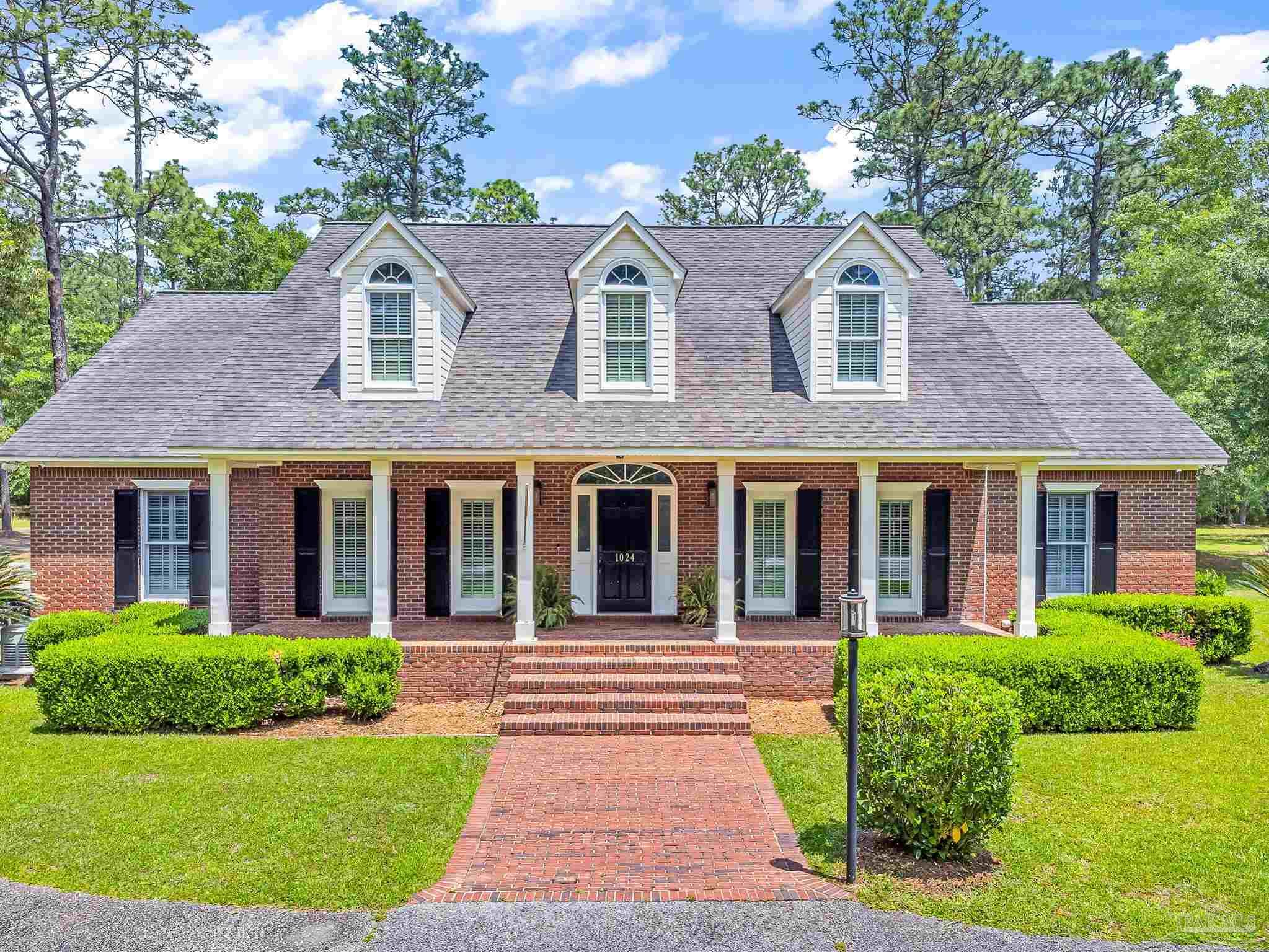 1024 Forest Hills Dr