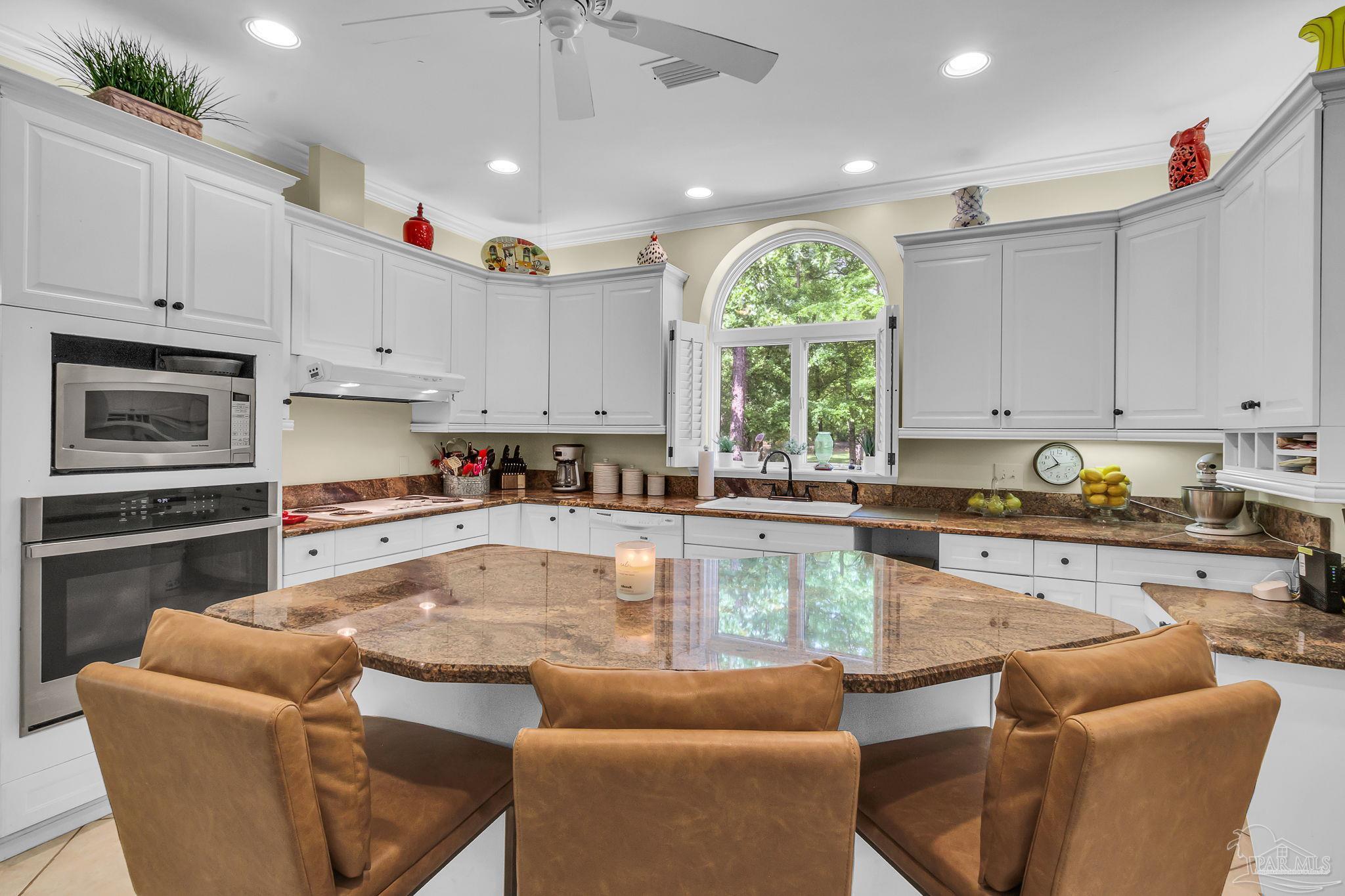 1024 Forest Hills Dr