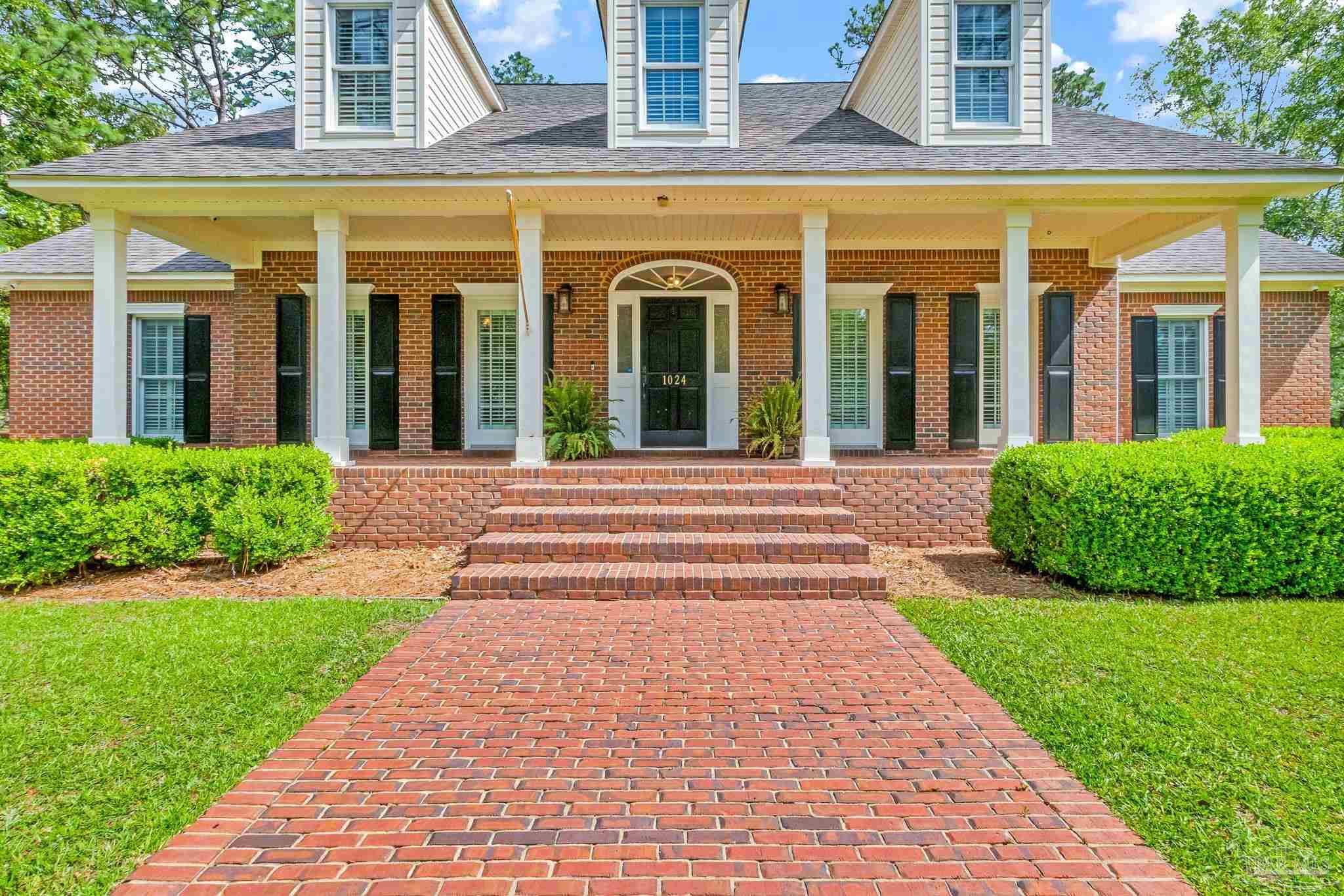 1024 Forest Hills Dr