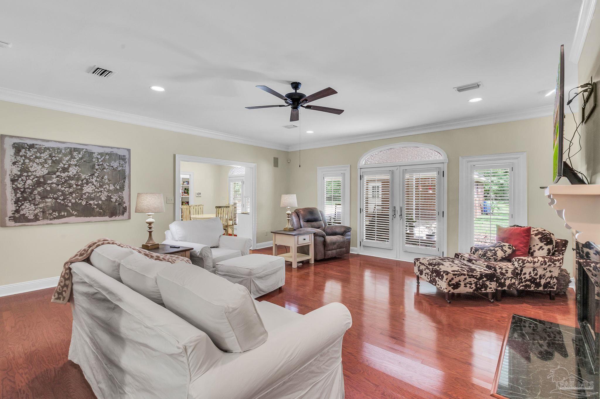 1024 Forest Hills Dr