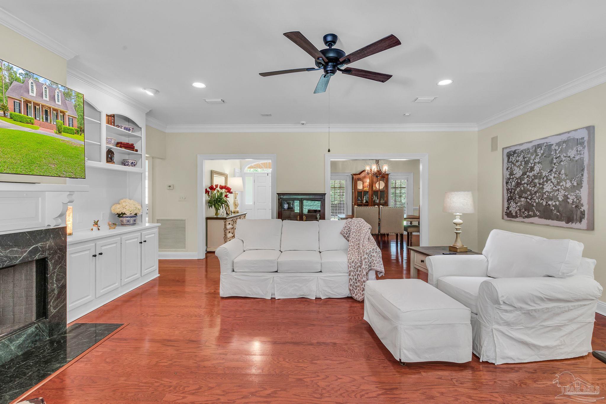 1024 Forest Hills Dr
