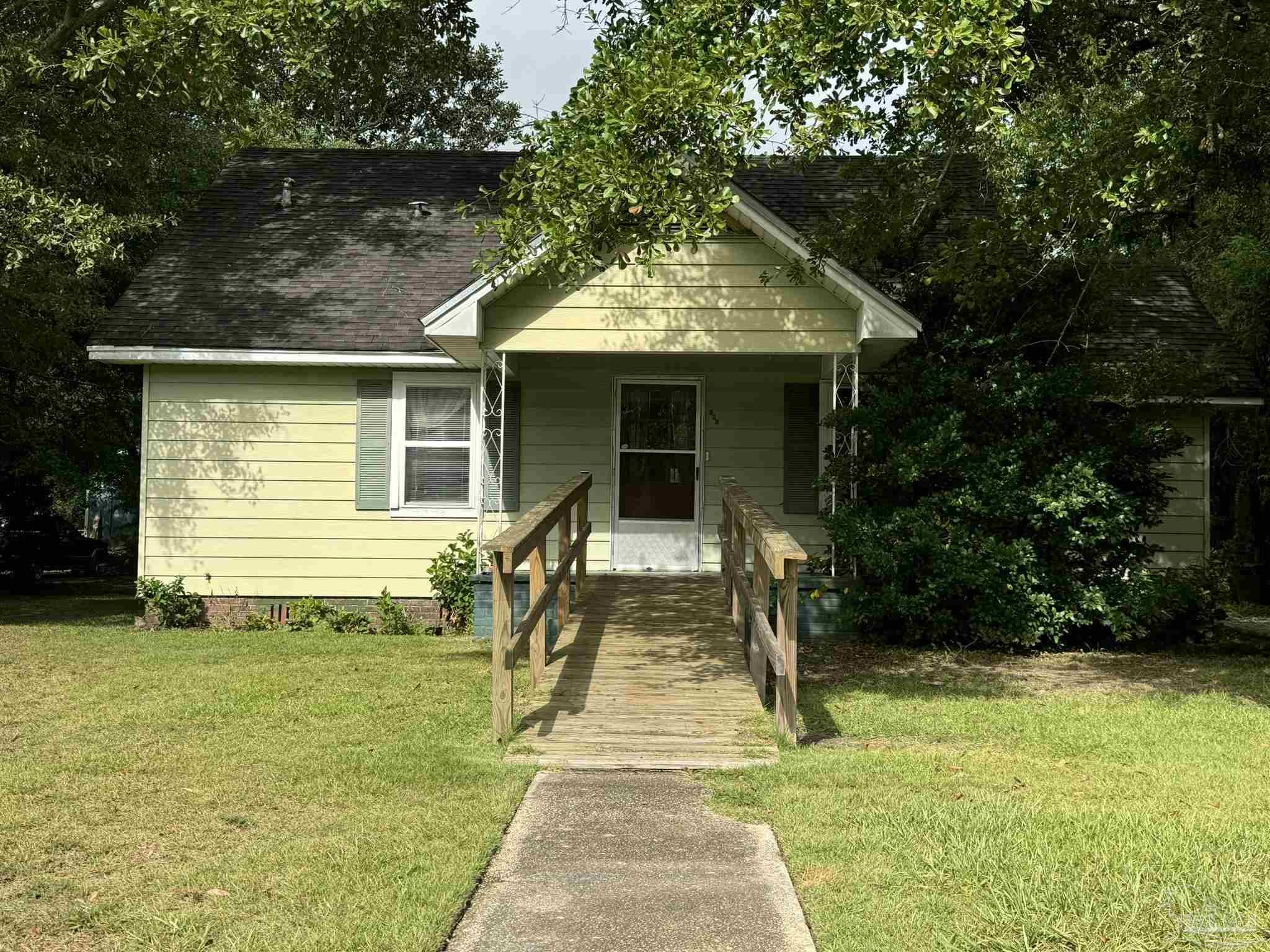 704 S Trammell St