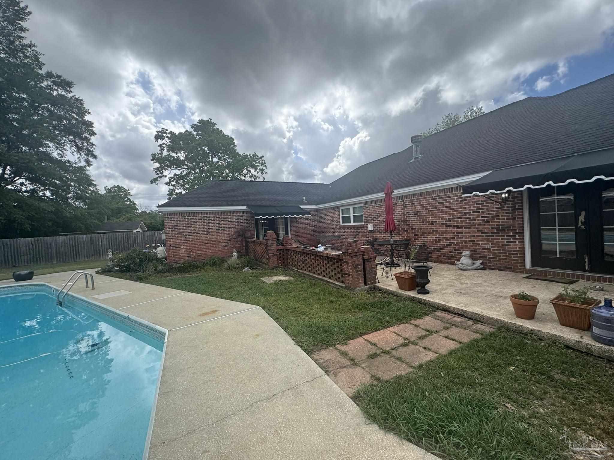 102 Magnolia St