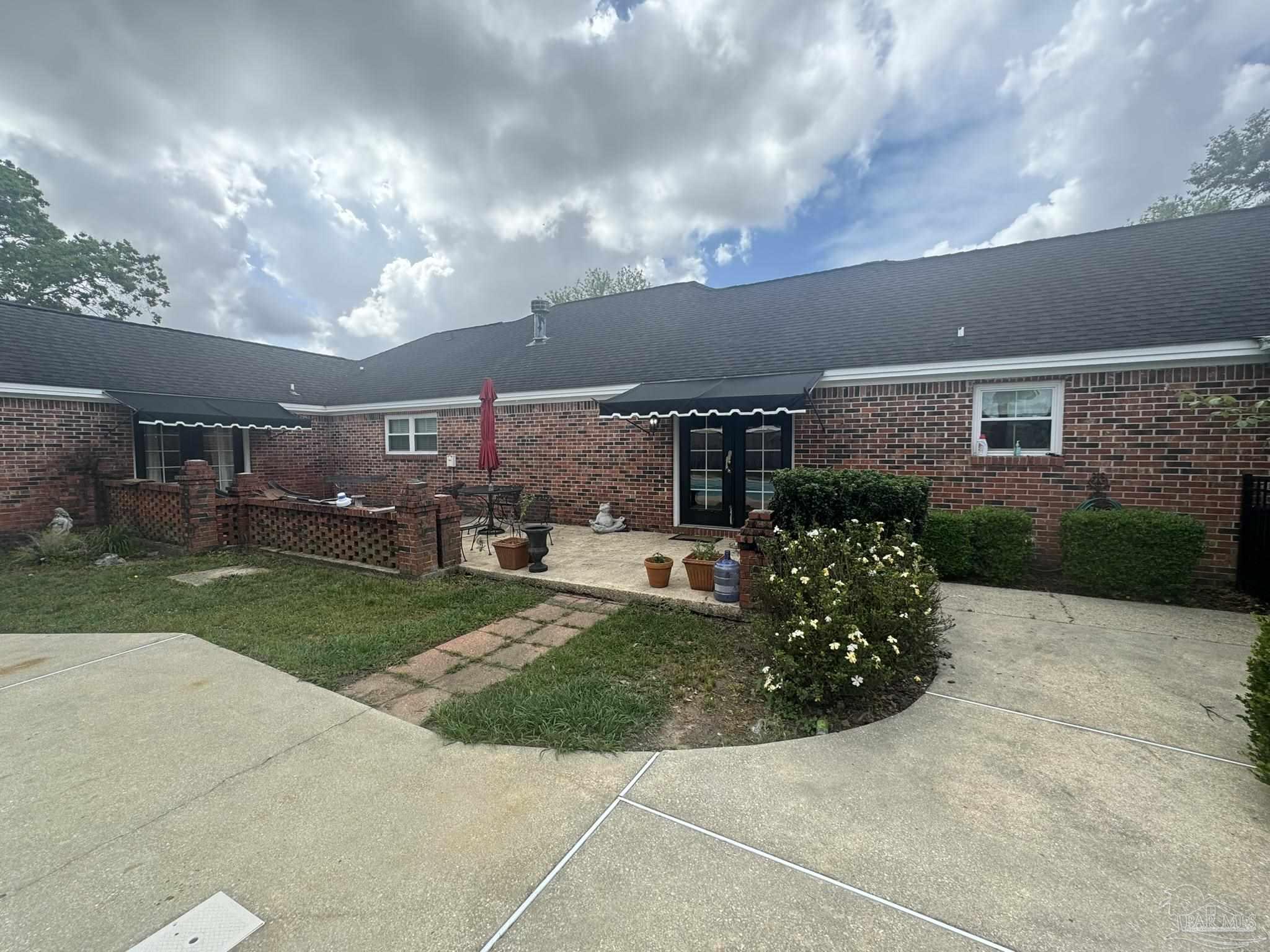 102 Magnolia St