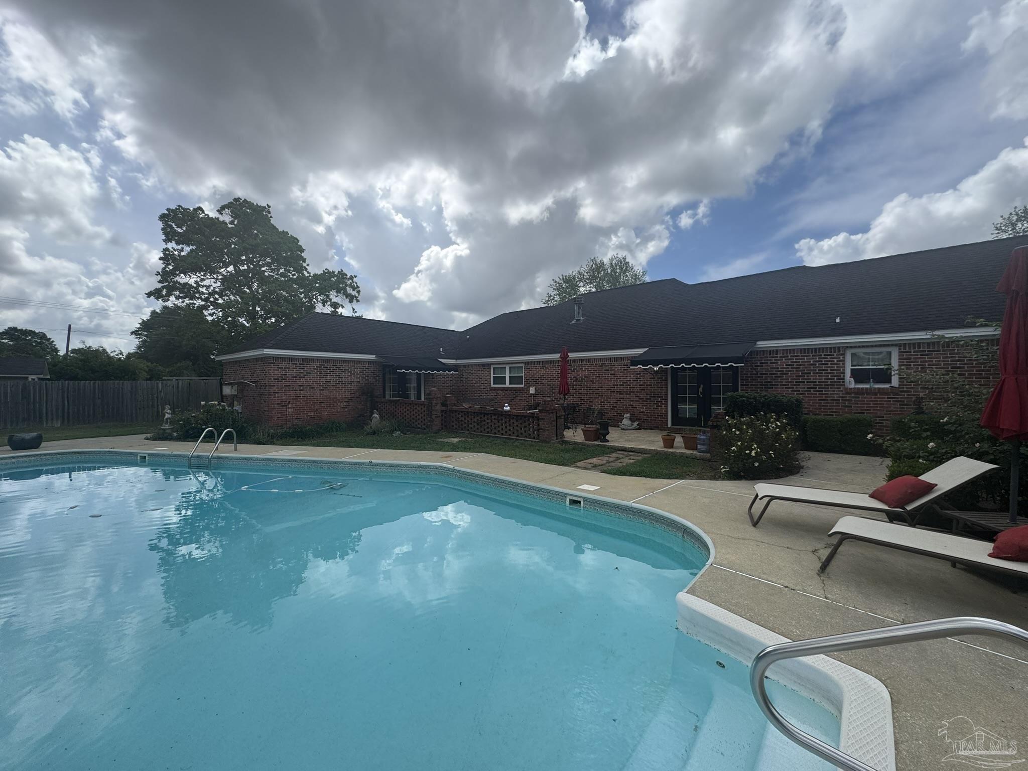 102 Magnolia St