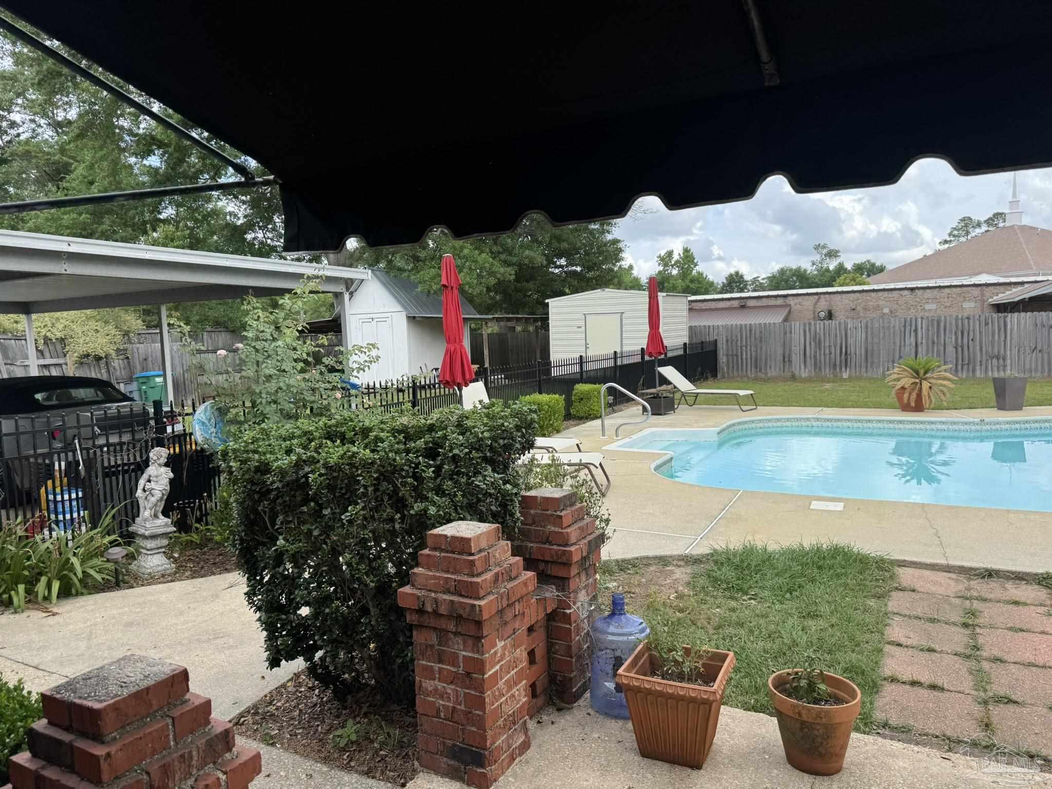 102 Magnolia St
