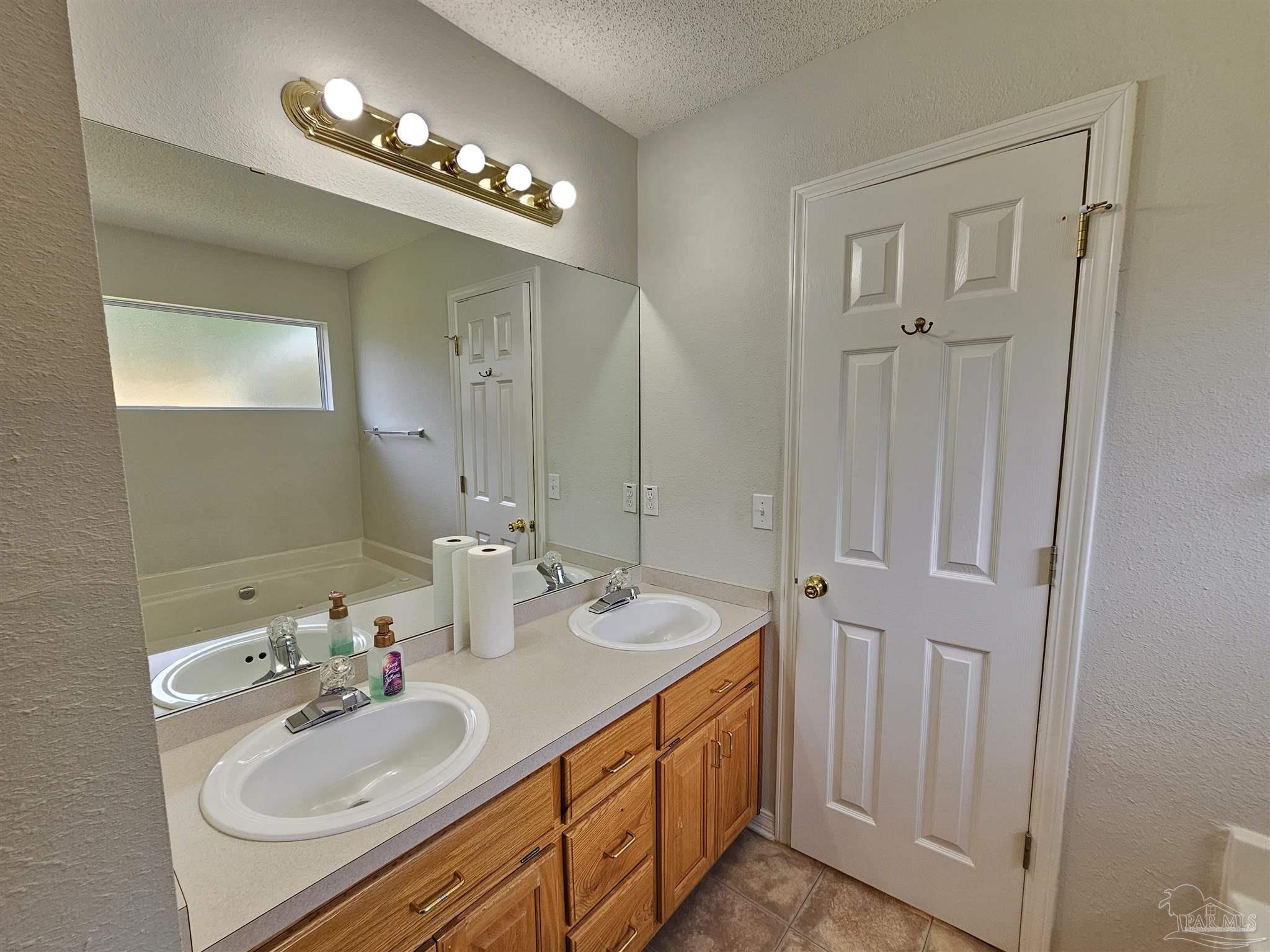 555 Ard Dr