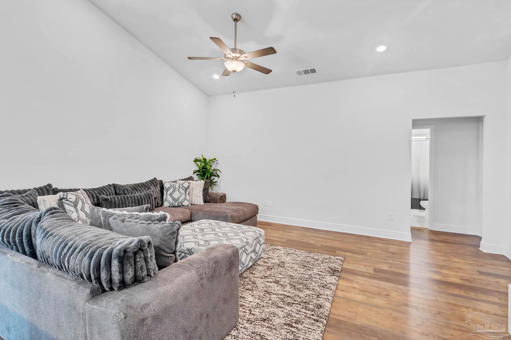 128 Cottage Ln