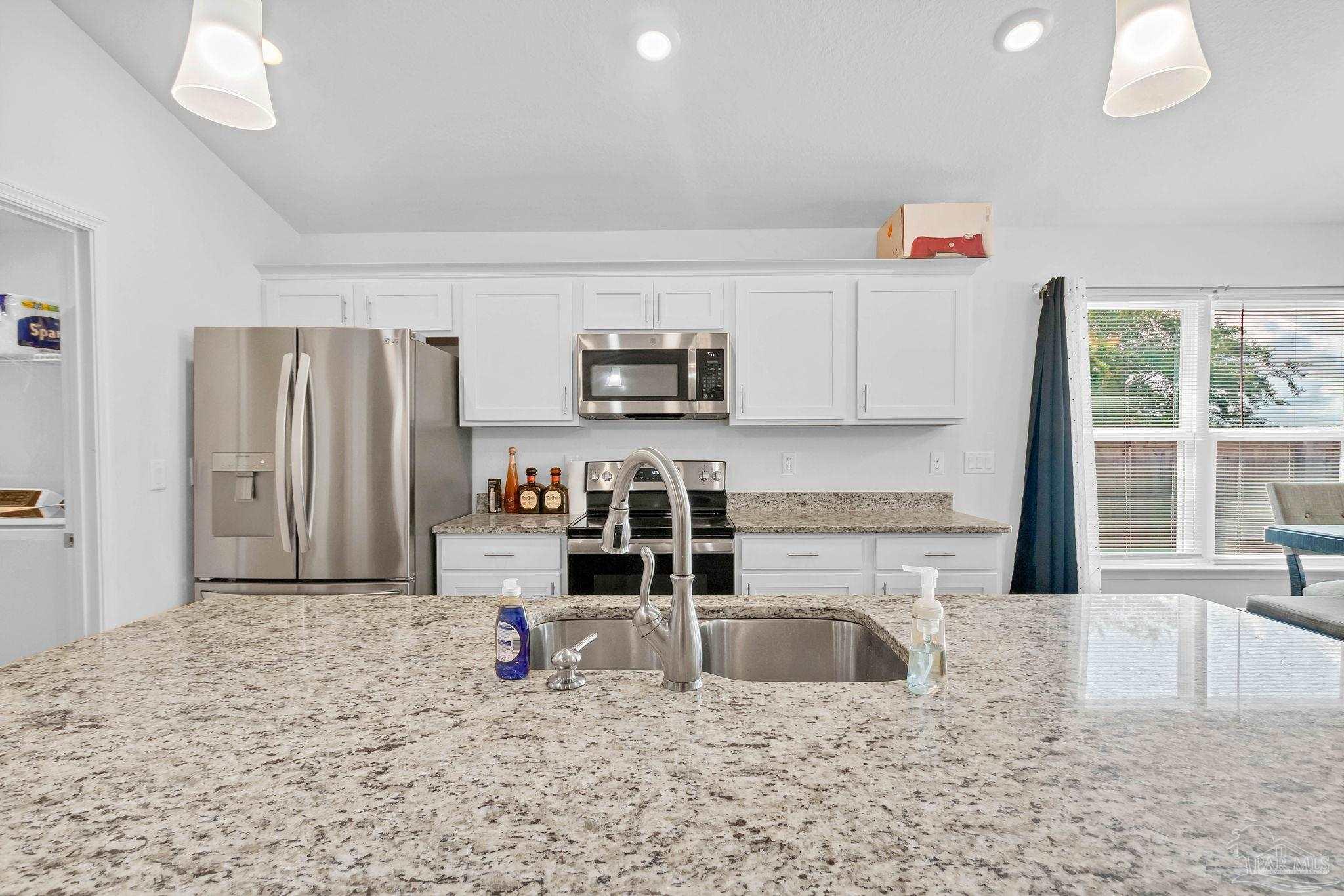 128 Cottage Ln