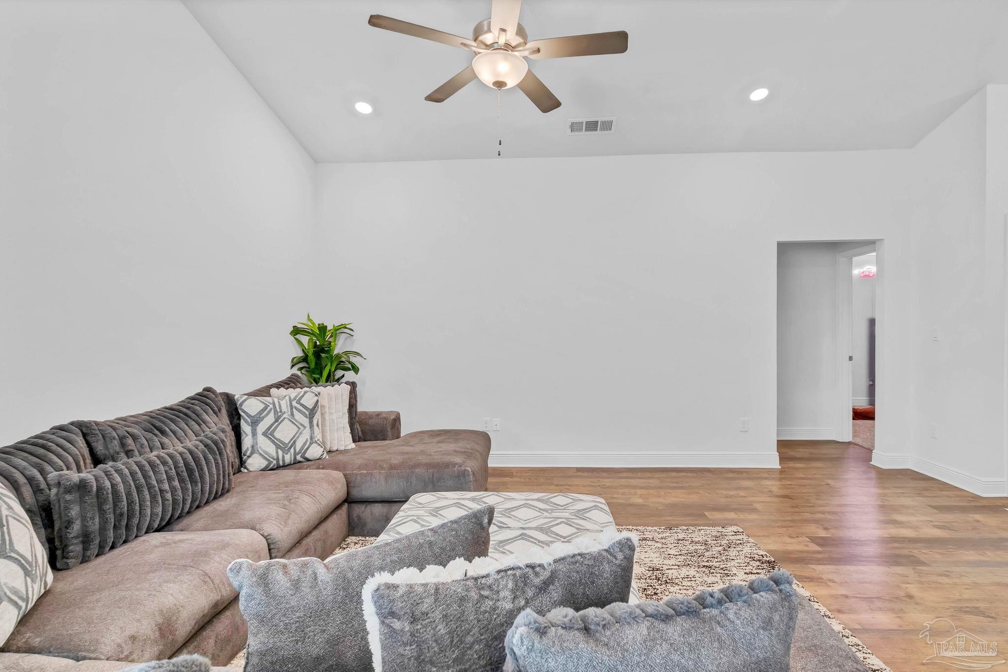 128 Cottage Ln