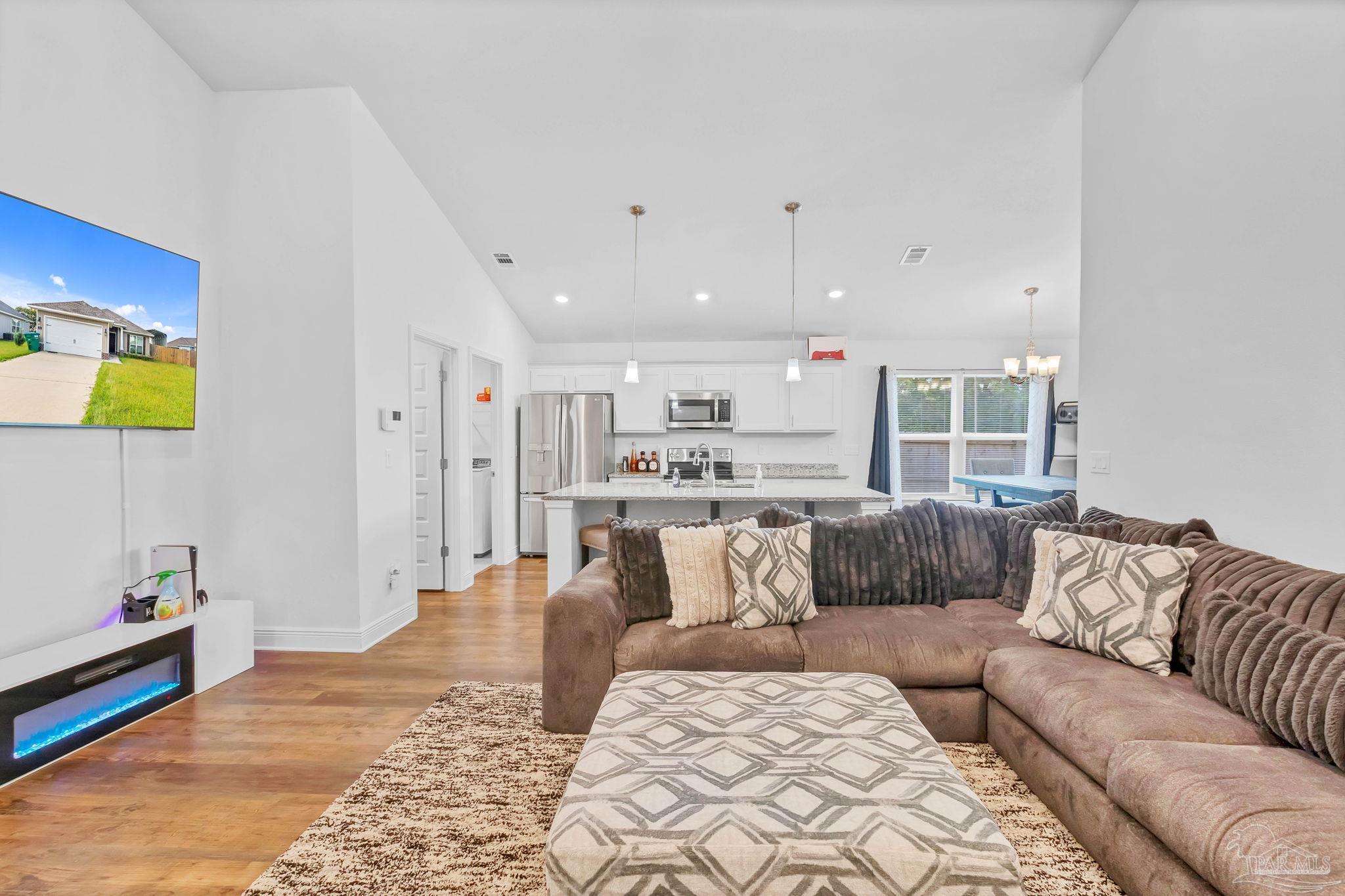 128 Cottage Ln