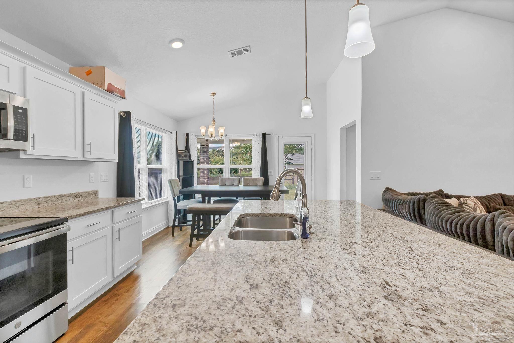 128 Cottage Ln