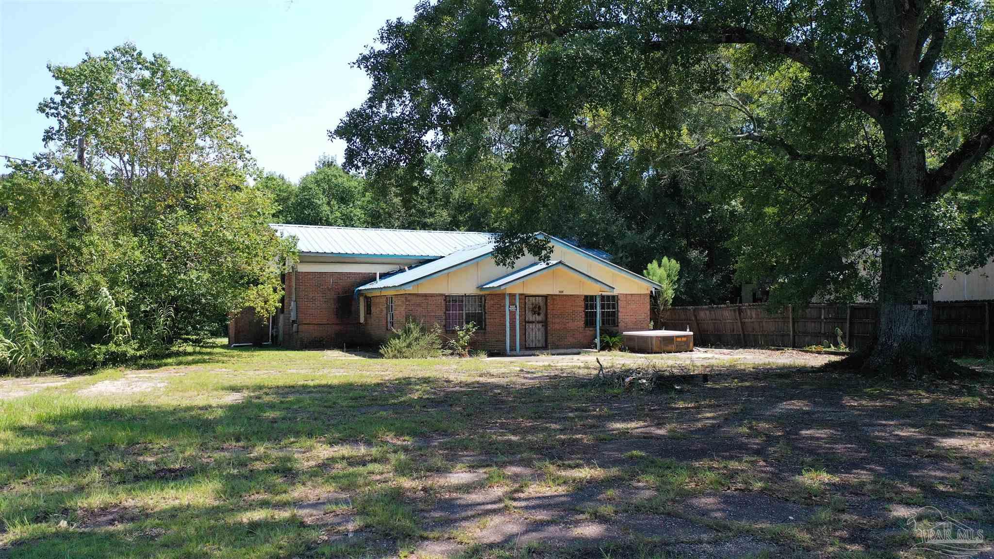612 N Main St