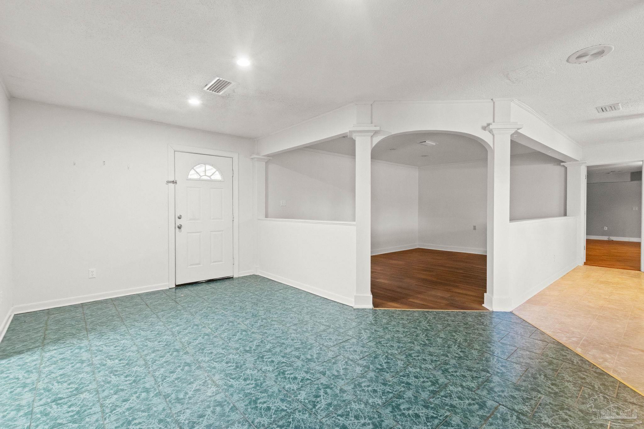 695 Woods Rd