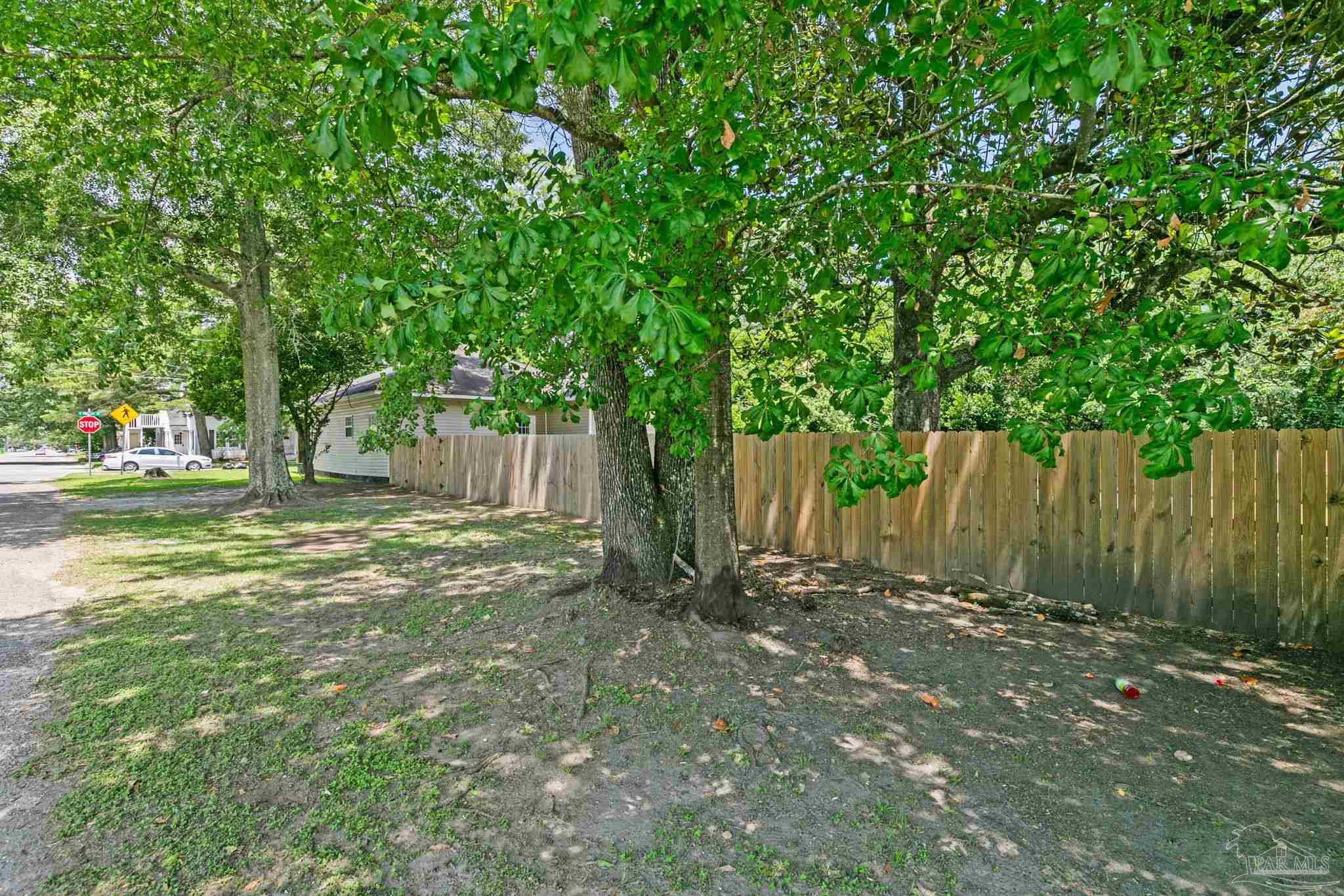 211 S Presley St