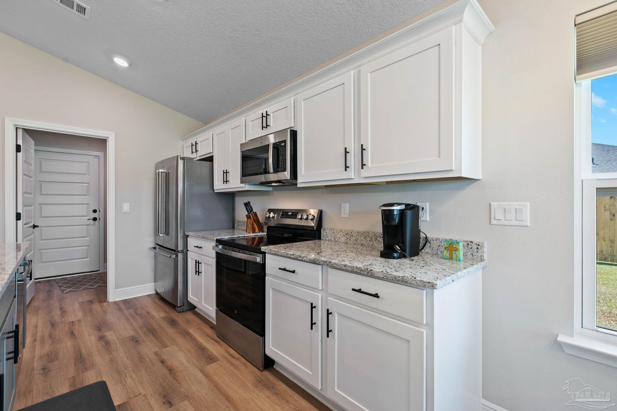 140 Saint Stephens Ct