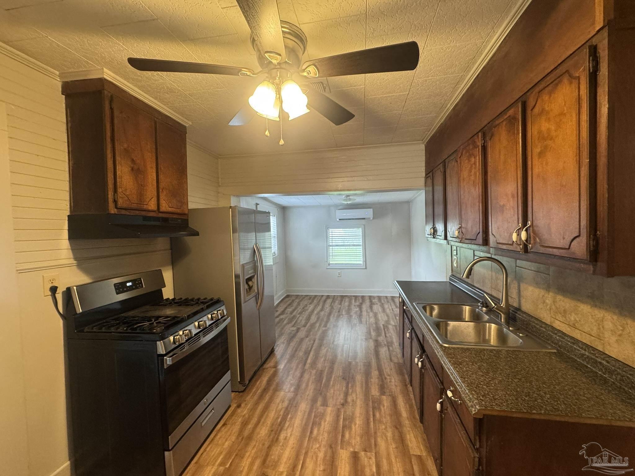233 Wilson Ave