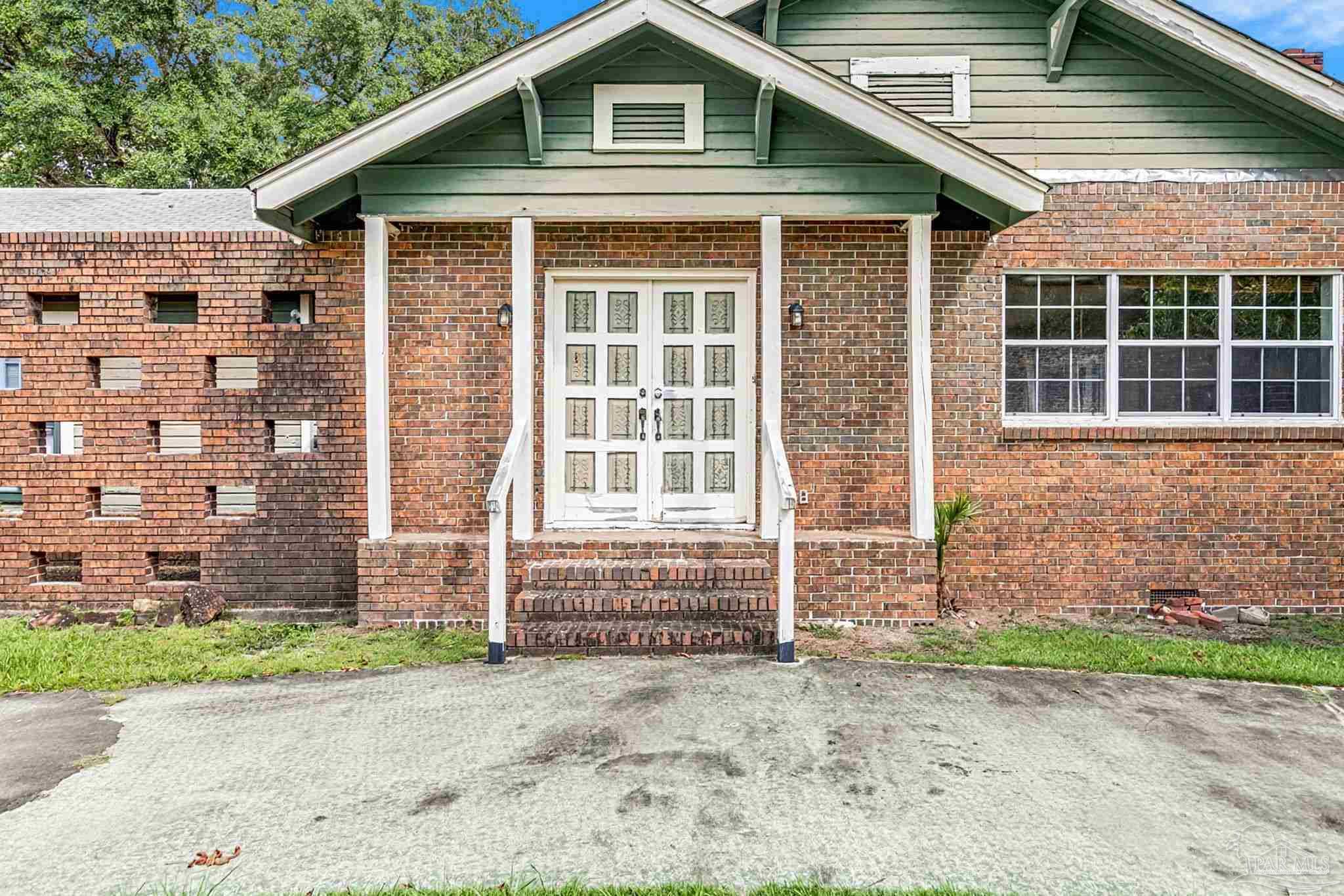 1018 Titi St