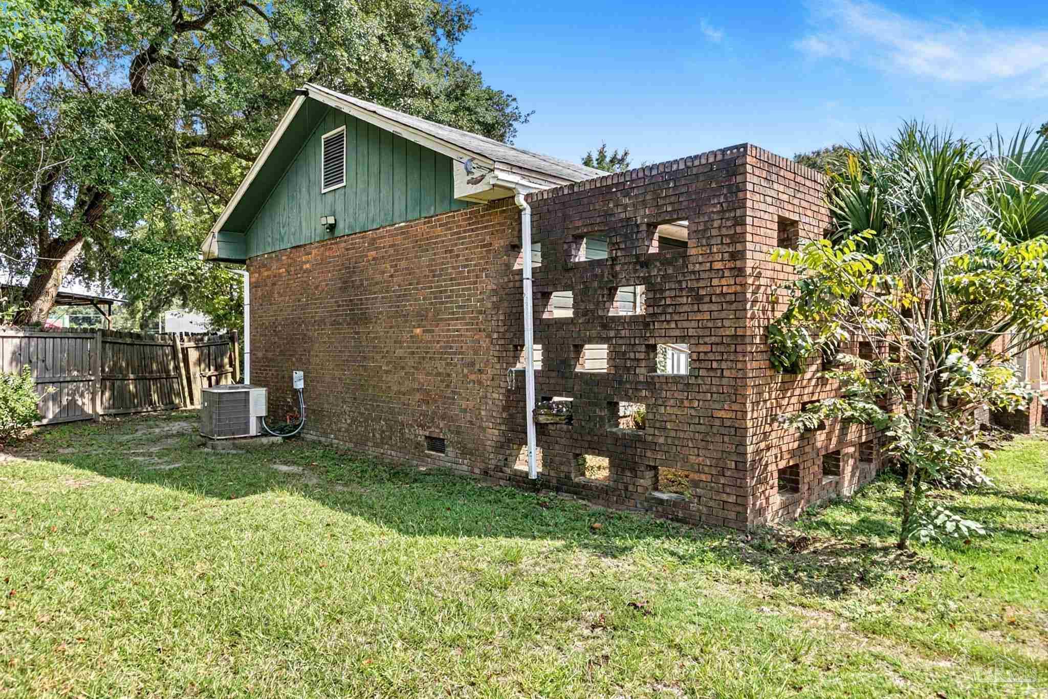 1018 Titi St