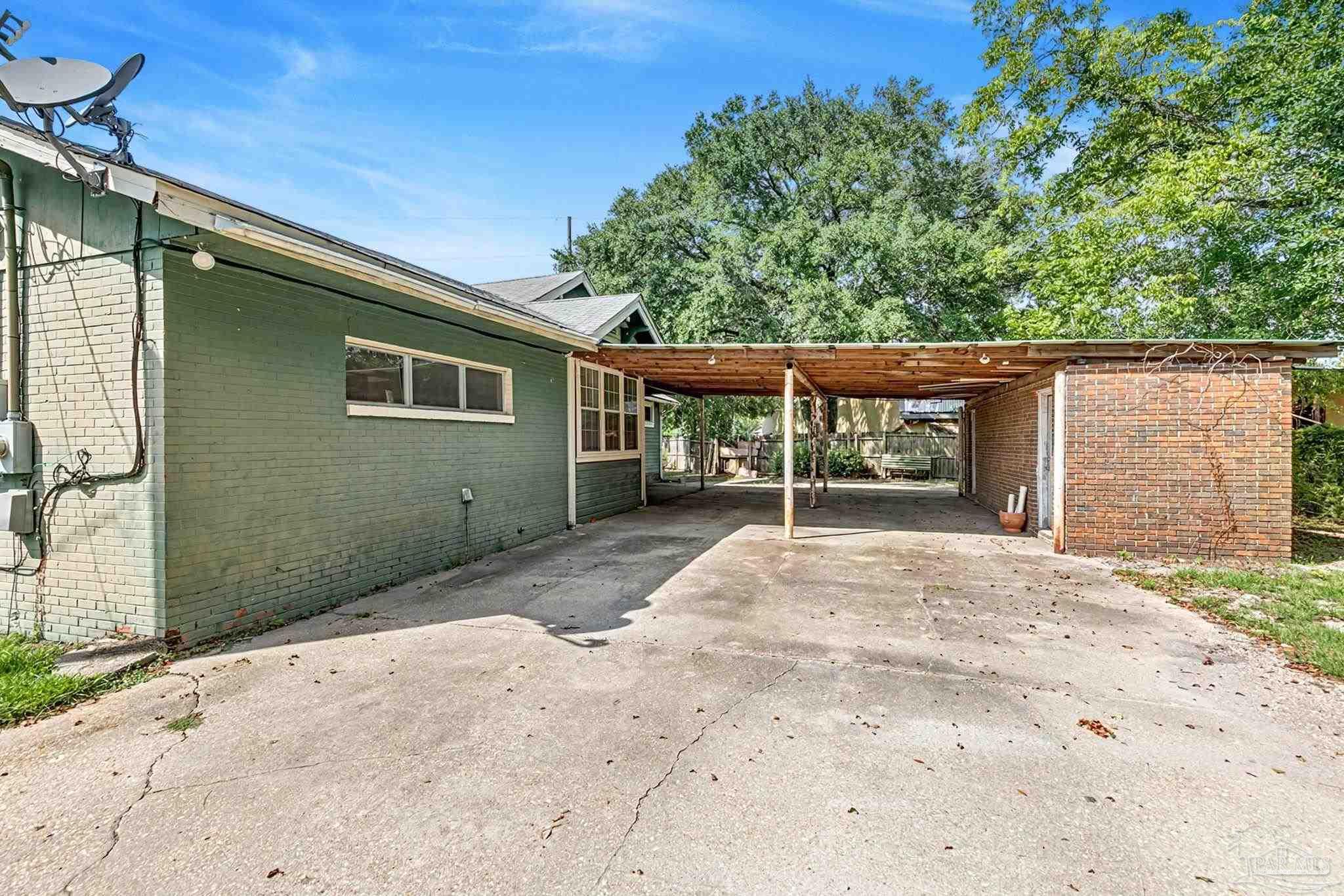 1018 Titi St