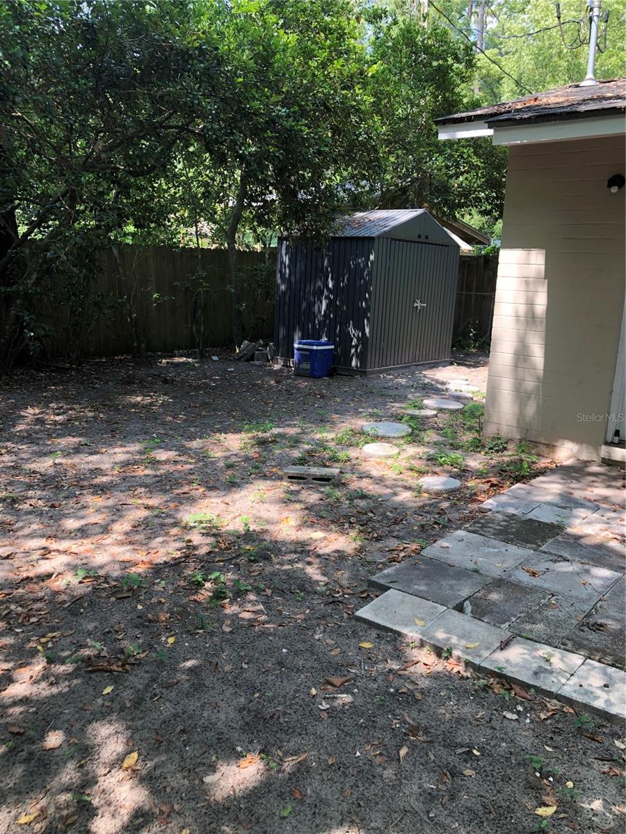 737 NE 11TH AVE