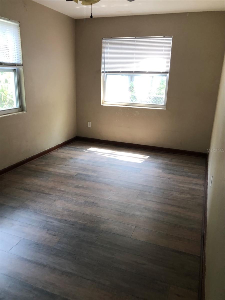 737 NE 11TH AVE