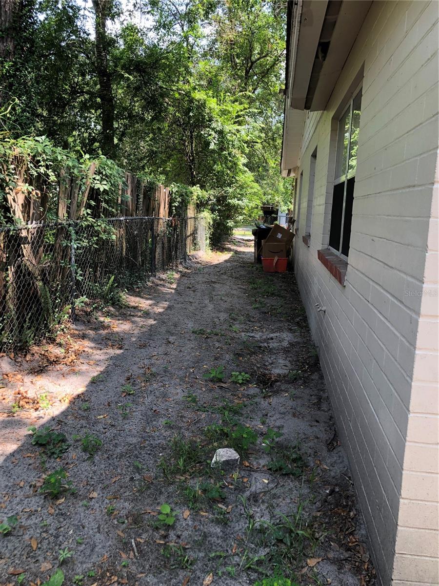 737 NE 11TH AVE