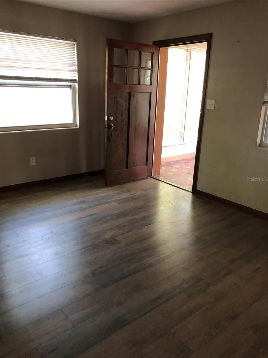 737 NE 11TH AVE