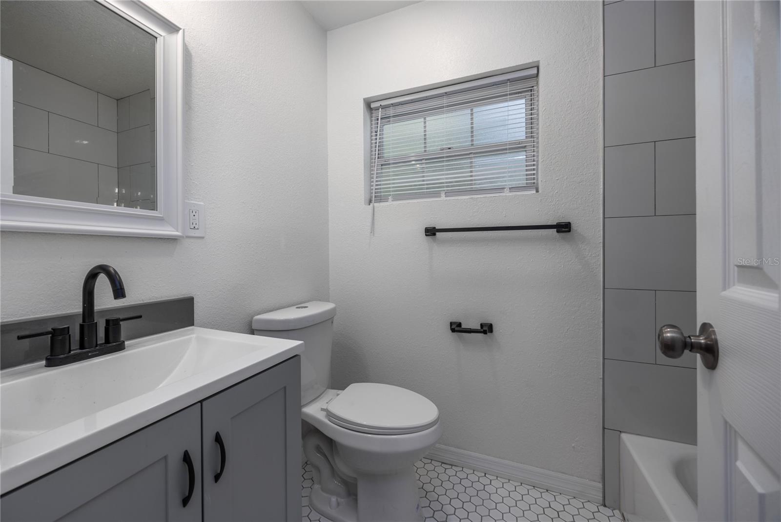 640 NW 36TH TER