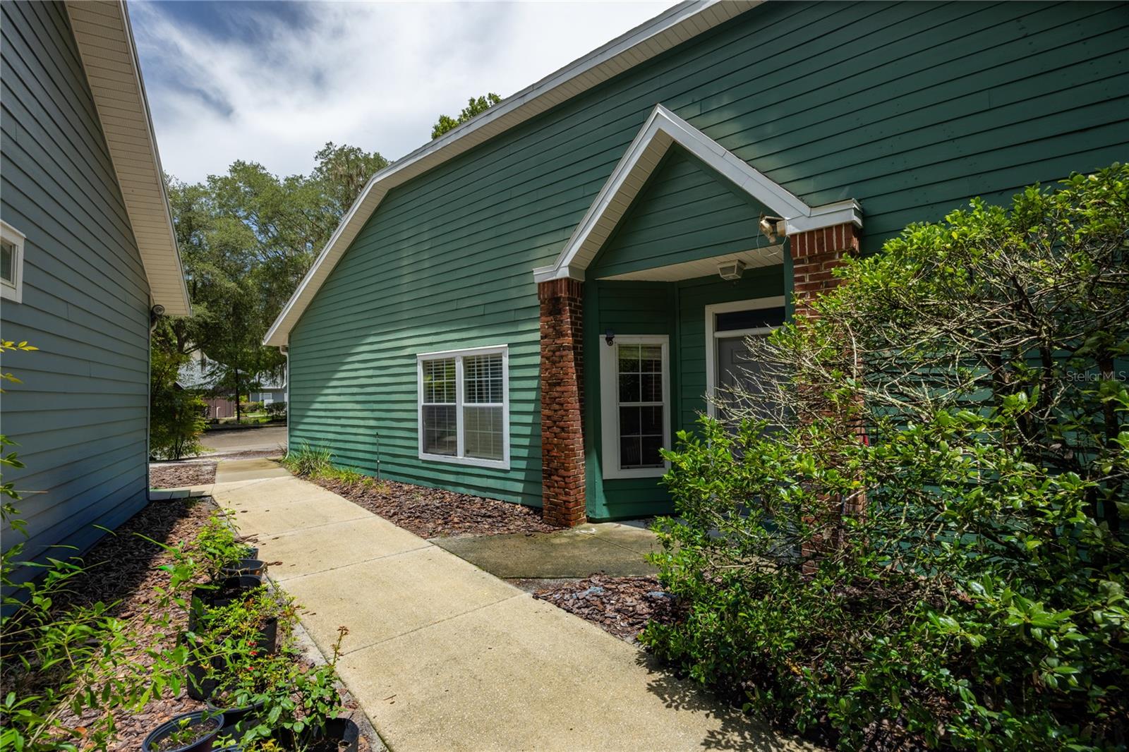 4945 NW 1ST PL