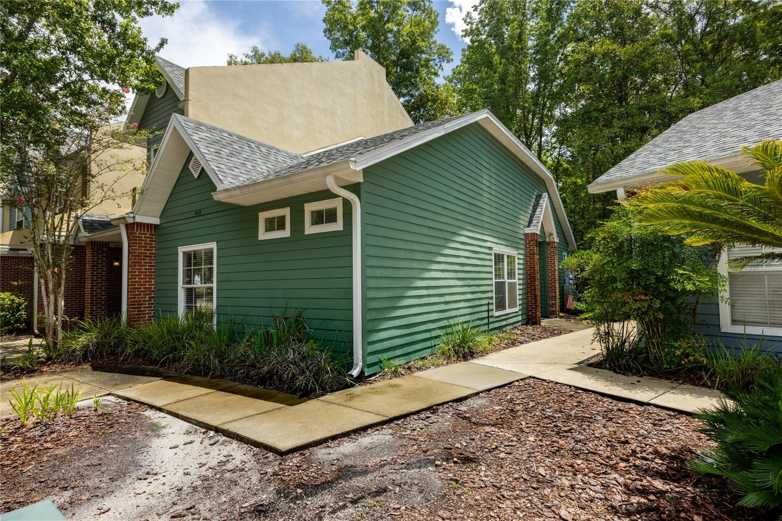 4945 NW 1ST PL