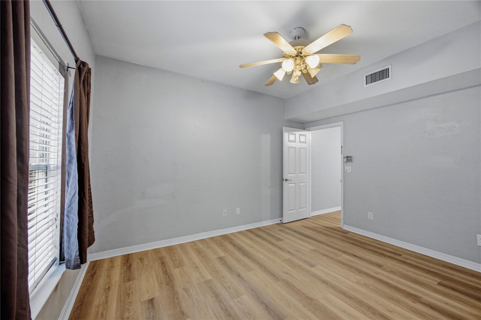 4945 NW 1ST PL