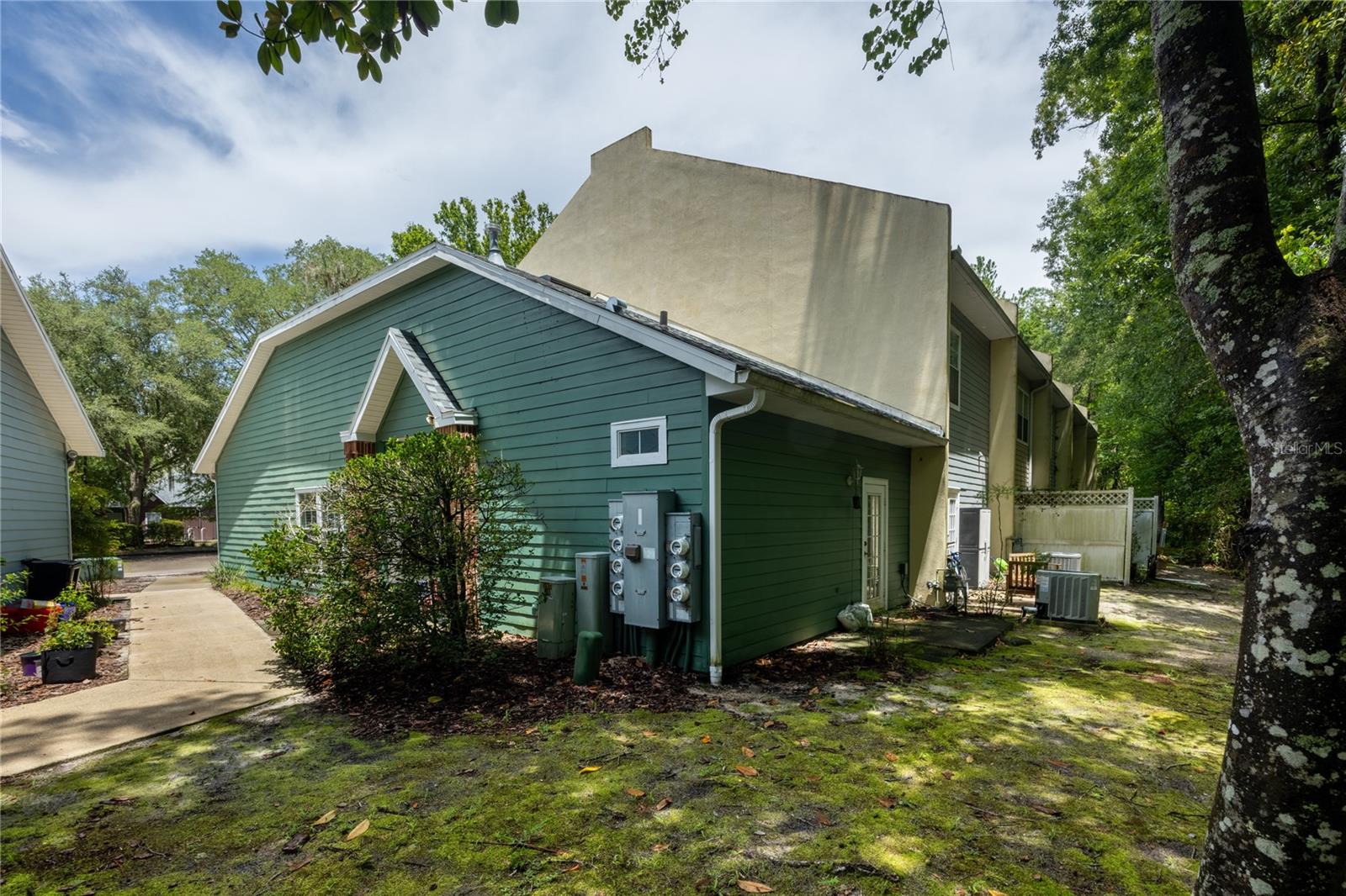 4945 NW 1ST PL
