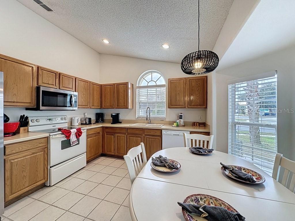 2615 SUMMER CREEK DR