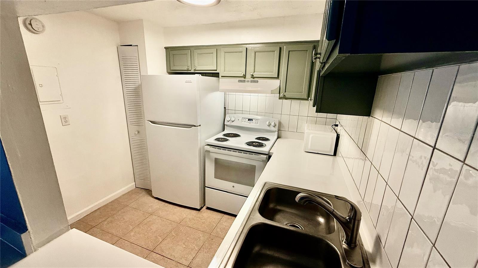 6519 W NEWBERRY #1004