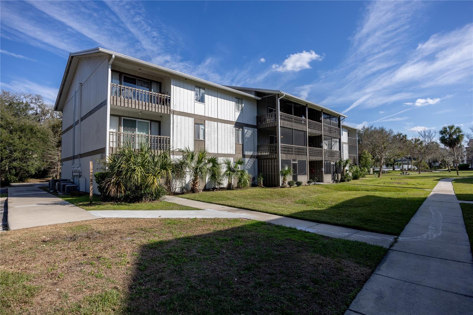 6519 W NEWBERRY #1004