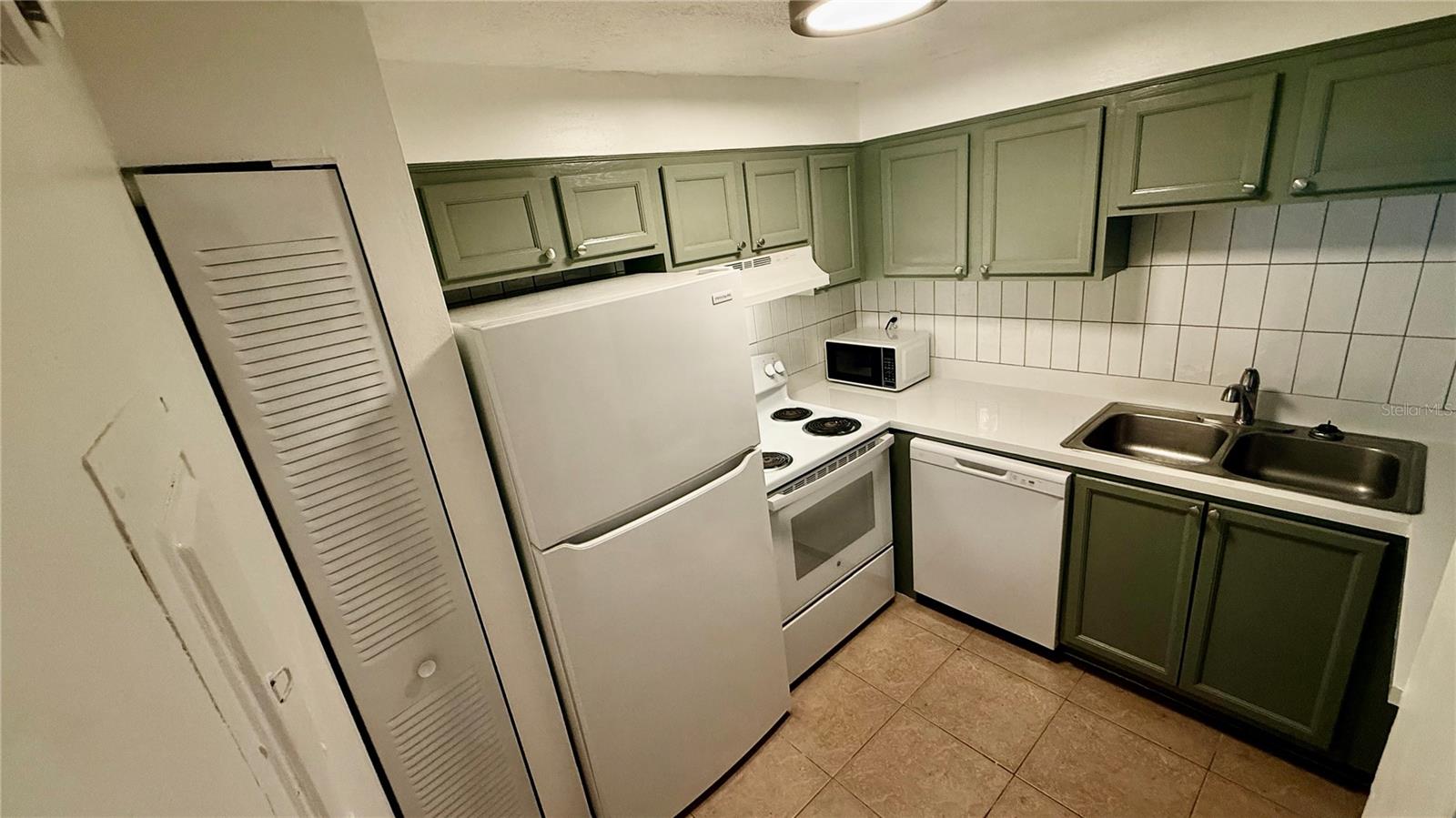 6519 W NEWBERRY #1004