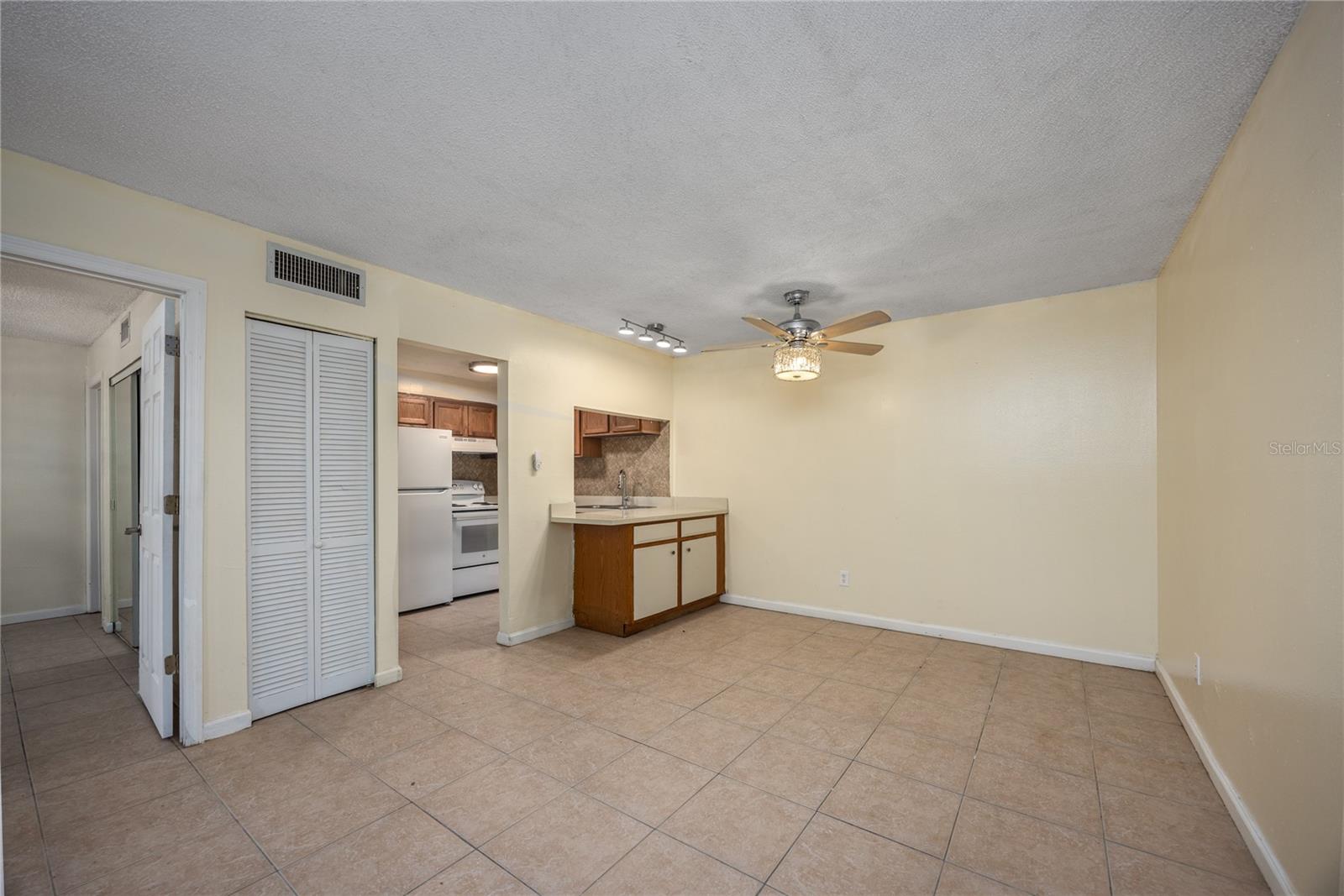 6519 W NEWBERRY #1004