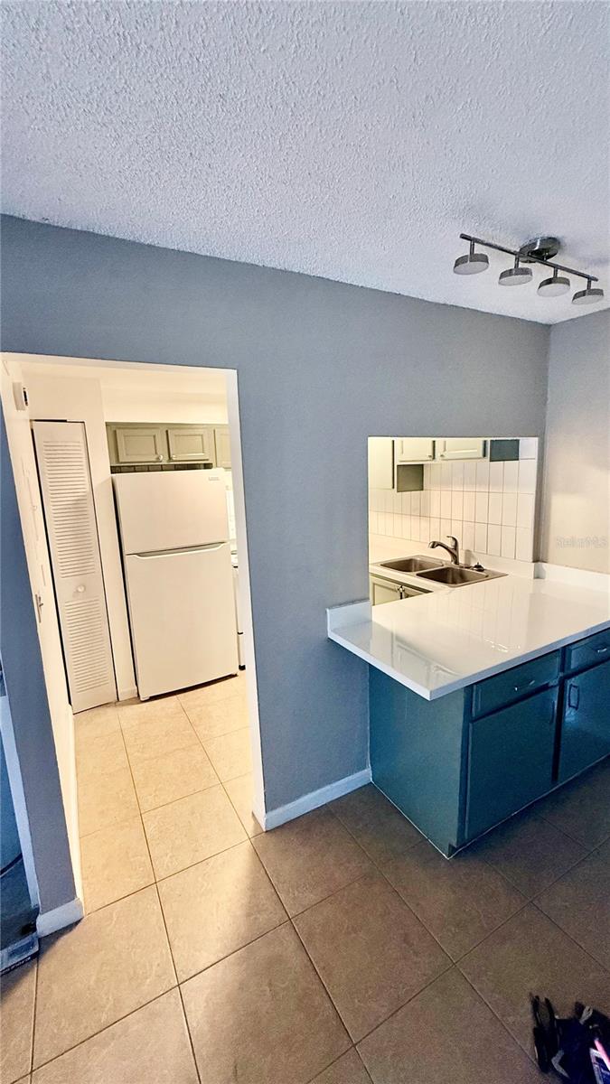 6519 W NEWBERRY #1004