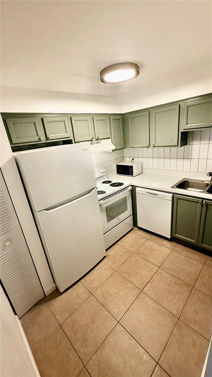 6519 W NEWBERRY #1004